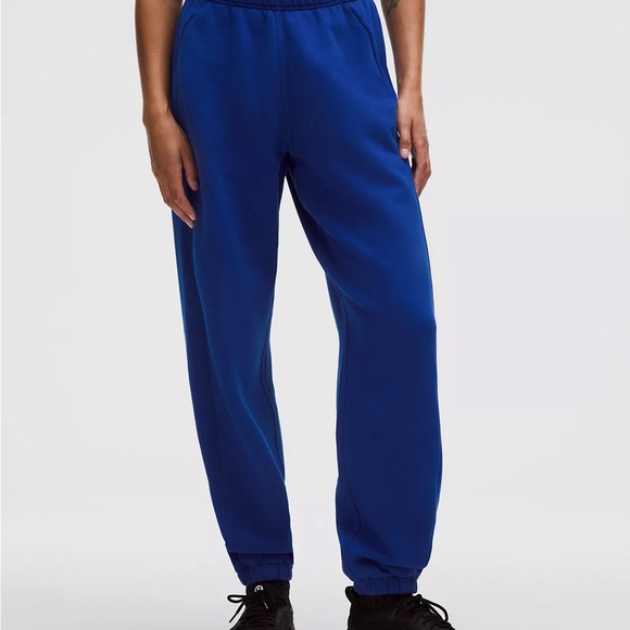 Lululemon Scuba Mid-Rise Oversized Jogger
Regular XS Royal Blue/Riverside Color - Picture 2 of 16